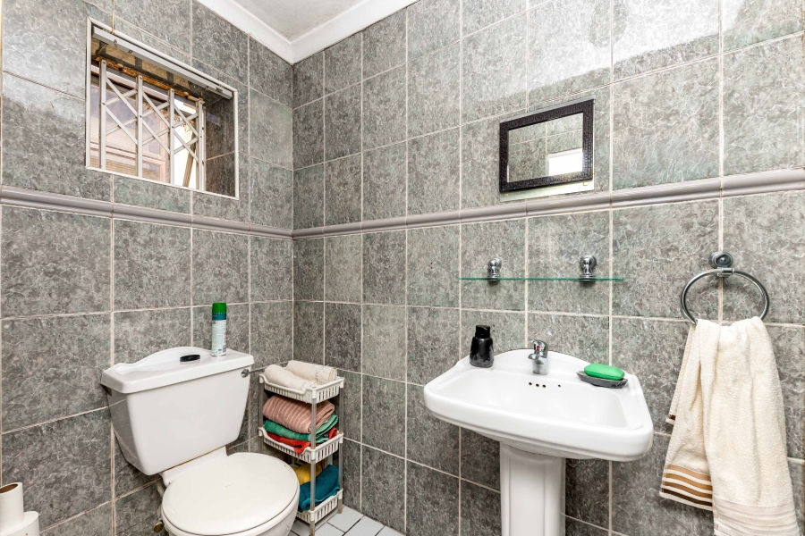 6 Bedroom Property for Sale in Walmer Estate Western Cape